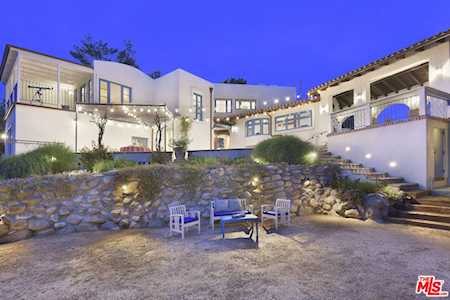 2453 Highpoint Dr Agoura Hills, CA 91301