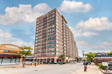 77 S Evergreen Ave #806 Arlington Heights, IL 60005