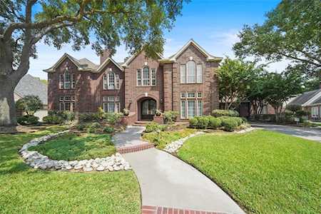 8638 Wyndham Village Dr Jersey Village, TX 77040