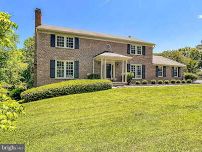 2045 Hunter Mill Rd Vienna, VA 22181
