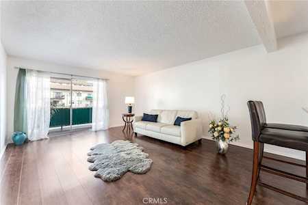 5460 White Oak Ave #E201 Encino, CA 91316