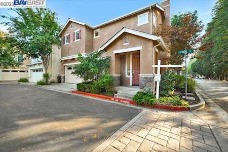 25 Colby Ct Pleasanton, CA 94566