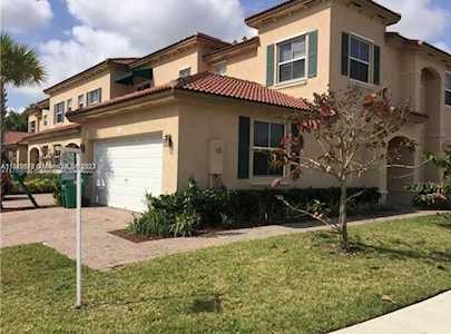 8860 SW 152nd Ct Miami, FL 33196