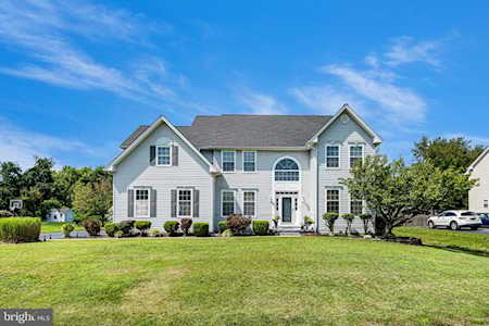 328 Meadow Glen Dr Bear, DE 19701