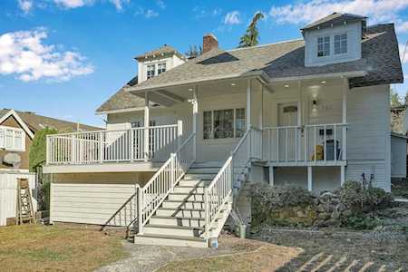 456 E 20th Street North Vancouver, BC V7L 3B2