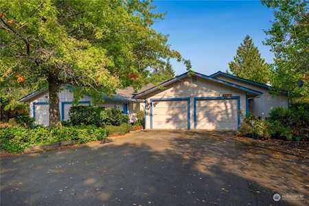 1086 Ihland Place NE Bainbridge Island, WA 98110