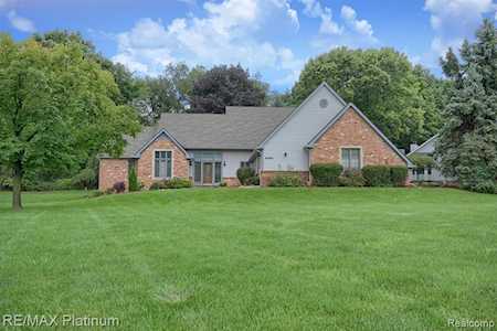 4082 Deerfield Ct Brighton, MI 48114