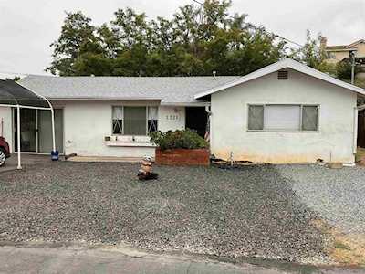 1221 Rees Rd Escondido, CA 92026