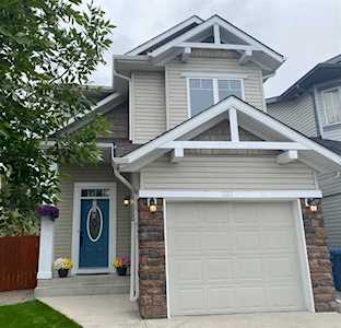 122 Everoak Gardens SW Calgary, AB T2Y 0C8