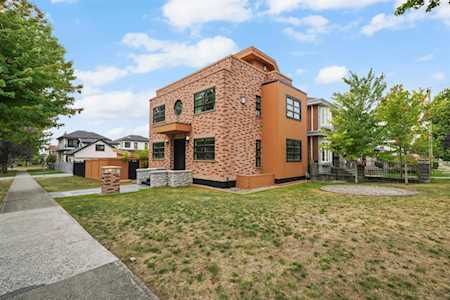 6733 Vivian Street Vancouver, BC V5S 2T7
