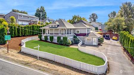 1917 S 240th St Des Moines, WA 98198