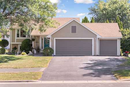 8490 Pineview Lane N Maple Grove, MN 55369