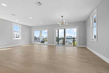 362 Meridian St #3 Boston, MA 02128