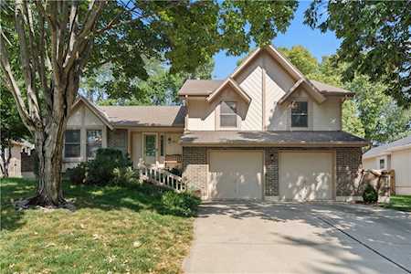 211 NW Chateau Dr Blue Springs, MO 64014