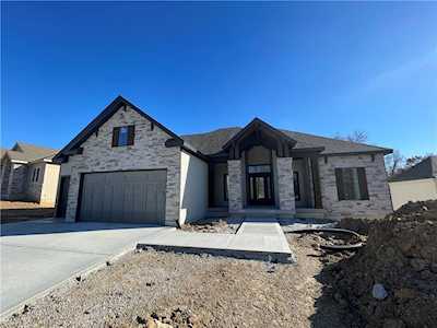 13446 Terrace Park Dr Parkville, MO 64152