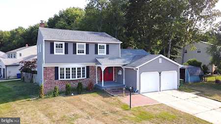 1 Kirkdale Dr Marlton, NJ 08053