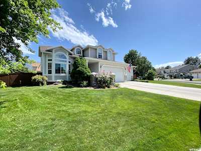 8953 S Summer Mesa Cir Sandy, UT 84093