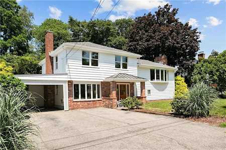 33 Beachmount Ave Bristol, RI 02809