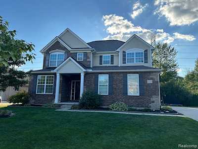 53251 Jaclyn Dr Shelby Twp, MI 48315