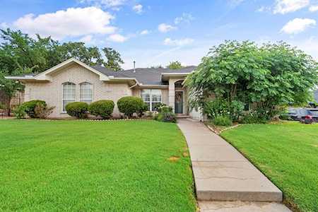 1253 Elmbrook Drive Kennedale, TX 76060
