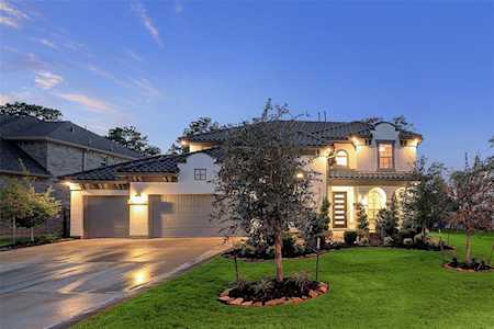 27 Floral Vista Dr Tomball, TX 77375