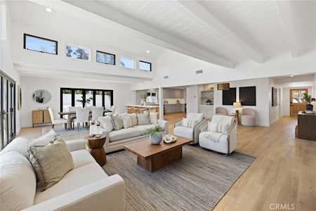 3176 Country Club Dr Costa Mesa, CA 92626