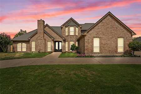 2424 River Rock Circle Arlington, TX 76006