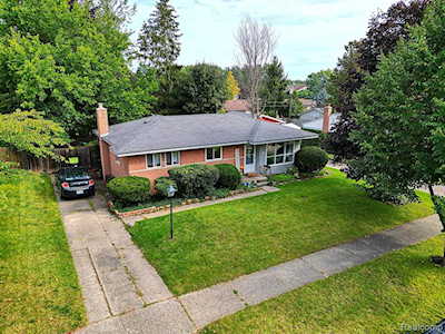 738 Panorama Dr Milford Vlg, MI 48381