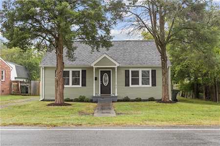612 Beach Rd Hampton, VA 23664
