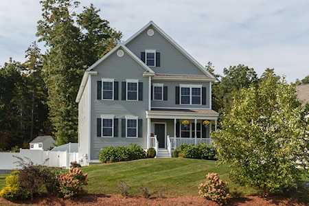 2 Phillips Brook Ln Londonderry, NH 03053