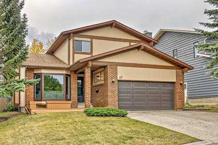 47 Coachwood Place SW Calgary, AB T3H 1E1