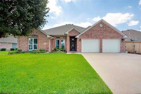 4008 Sweetwood Court Haltom City, TX 76137