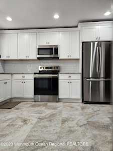 464B Portsmouth Dr Lakewood, NJ 08701