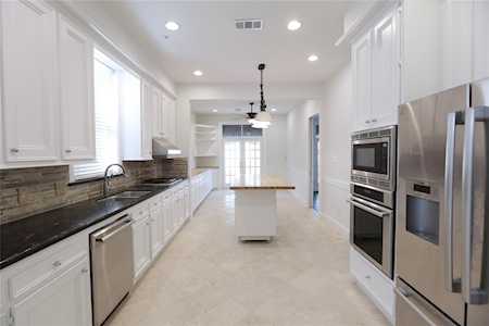 1421 Nantucket Dr Houston, TX 77057