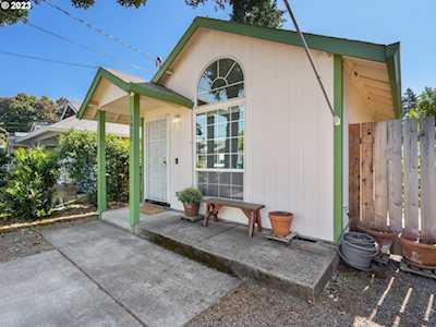 5820 SE Malden ST Portland, OR 97206