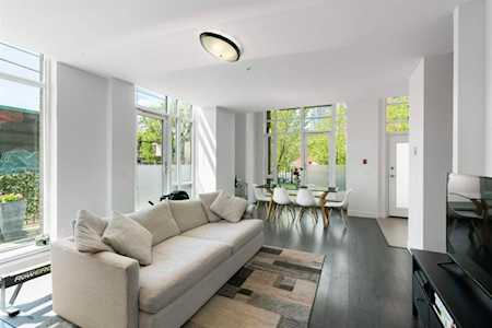 1500 7 St SW #103 Calgary, AB T2R 1A7