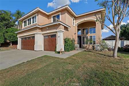 25 Corte Rivera Lake Elsinore, CA 92532