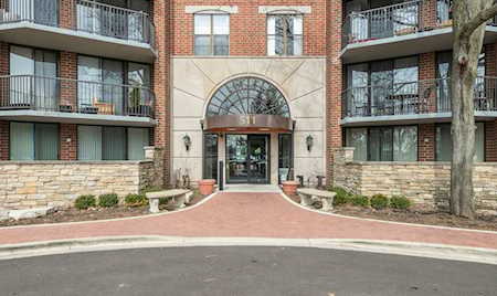 511 Aurora Ave #103 Naperville, IL 60540
