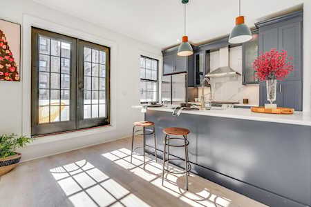 81 Van Reypen St #4 Jersey City, NJ 07306
