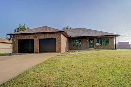 2206 E Parkwood St Springfield, MO 65803