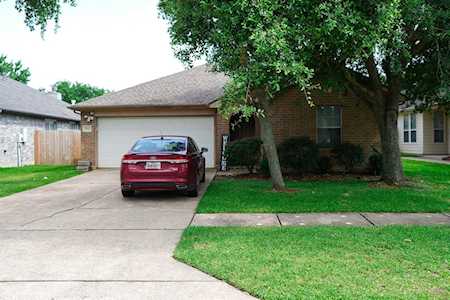 2882 Colony Cone Circle Dickinson, TX 77539