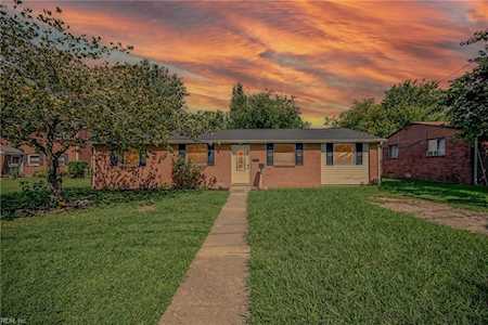2007 Neville Circle Hampton, VA 23663