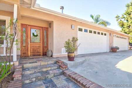 9230 Tropico Dr La Mesa, CA 91941