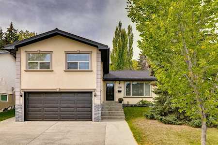 627 Strathcona Dr SW Calgary, AB T3H 1K6