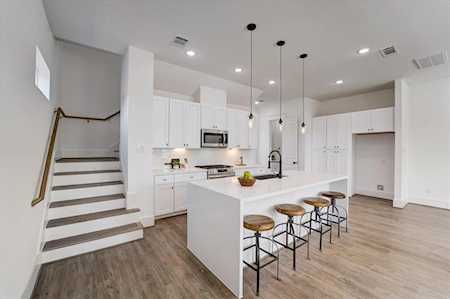 2702 Elysian Houston, TX 77009