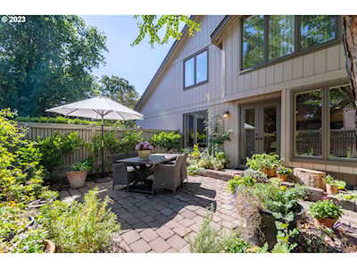 1321 Hammock ST Eugene, OR 97401