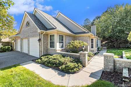 811 Whisperwood Dr Fenton, MI 48430