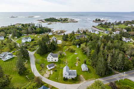 1037 Hendricks Hill Rd Southport, ME 04576