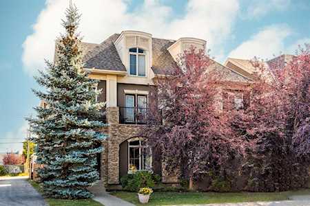 1916 36 St SW #4 Calgary, AB T3E 2Y9