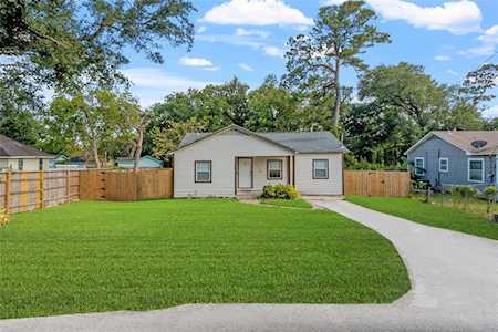 13238 Laguna St Houston, TX 77015